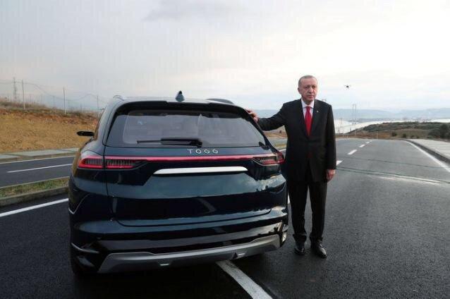 ببینید ، ژست های هیجان زده رجب طیب اردوغان برای ساخت این ماشین!